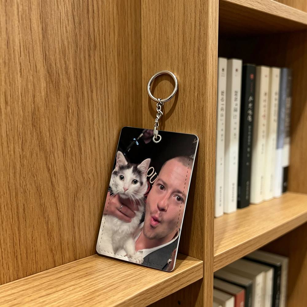 actor J-Joseph Quinn Cat Badge - огляд і ціна Leatherwork Keychain
